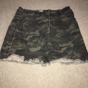 CAMO MINI SKIRT